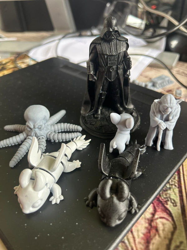 Figura impresa en 3D en resina genérica, de 10 cm de altura